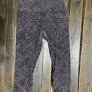 Lululemon Align Crop *21" Lacescape Spanish Rose Black Size 6